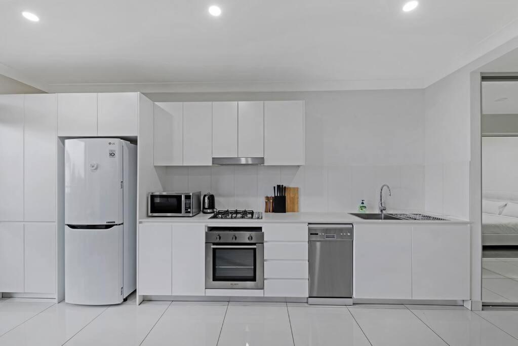 Aircabin - Alexandria - Stylish Extra Large - 1 Bed Apt Apartment